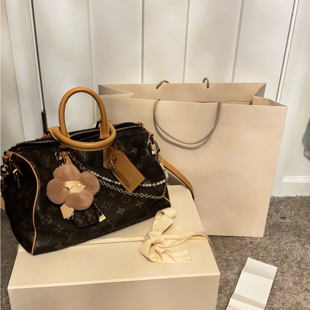 Louis Vuitton RARE Speedy P9 Bandolìere 30